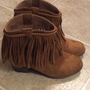 Rock & Candy Sz 5 brown fringe boots w/ heel